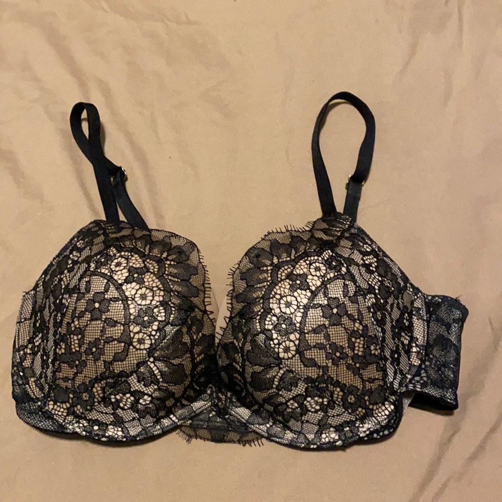 Victoria’s Secret 32C Very Sexy Push Up Black Lace